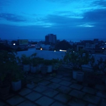 Ocean Pebbles Apartment Dehiwala-Mount Lavinia Bagian luar foto