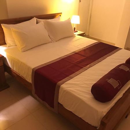 Ocean Pebbles Apartment Dehiwala-Mount Lavinia Bagian luar foto