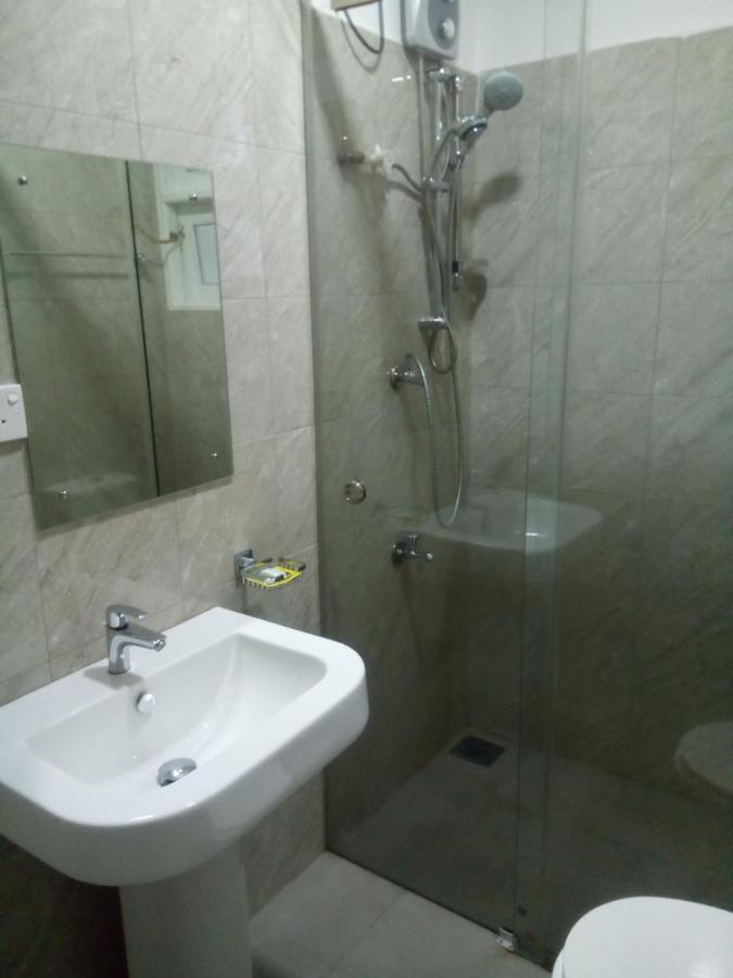 Ocean Pebbles Apartment Dehiwala-Mount Lavinia Bagian luar foto