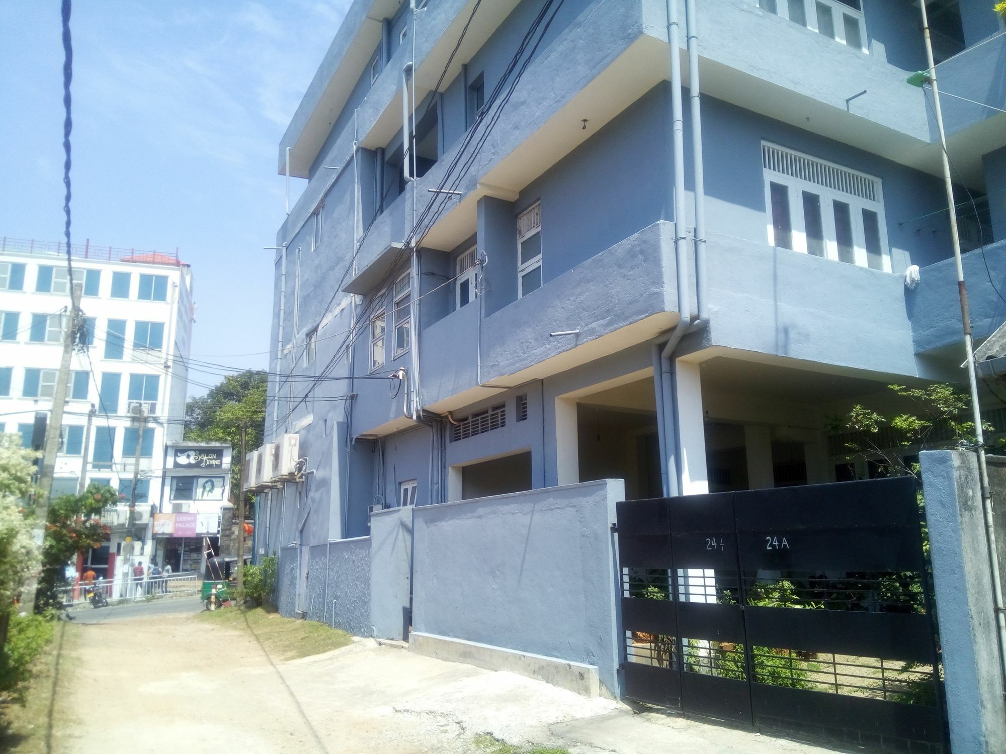 Ocean Pebbles Apartment Dehiwala-Mount Lavinia Bagian luar foto