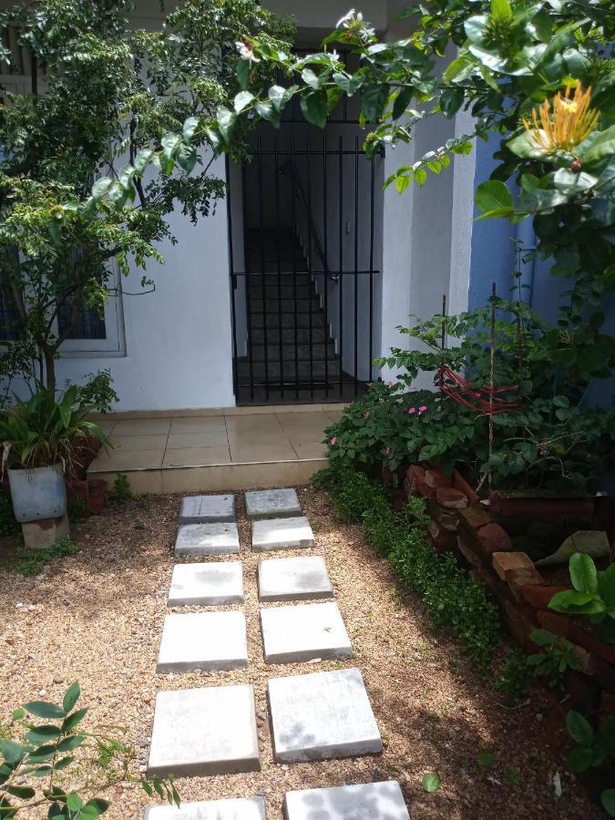 Ocean Pebbles Apartment Dehiwala-Mount Lavinia Bagian luar foto