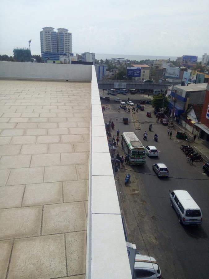 Ocean Pebbles Apartment Dehiwala-Mount Lavinia Bagian luar foto