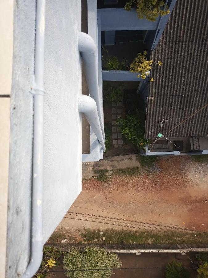 Ocean Pebbles Apartment Dehiwala-Mount Lavinia Bagian luar foto